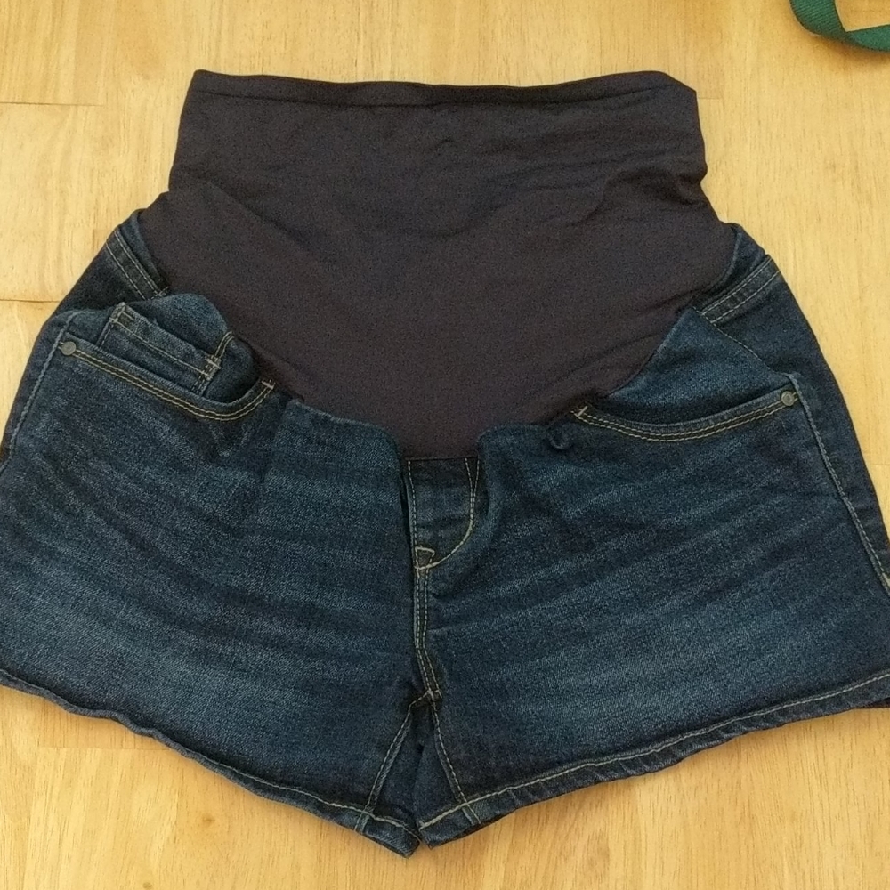 Maternity shorts